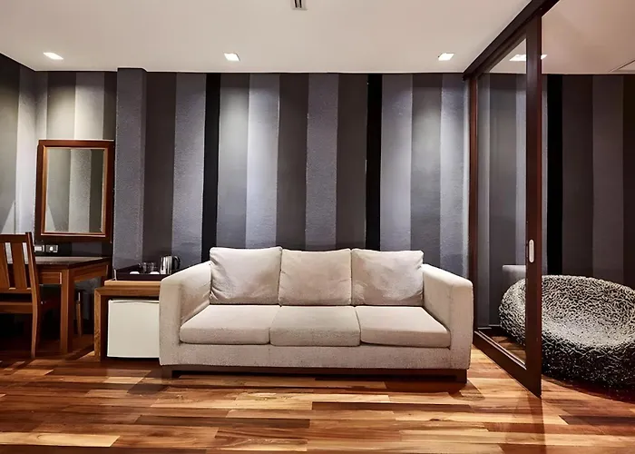 H De Silom Apartment *
